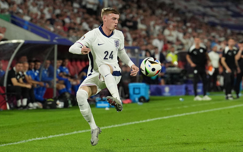 Cole Palmer không thể thiếu trong Đội hình tiêu biểu Premier League 2024/2025